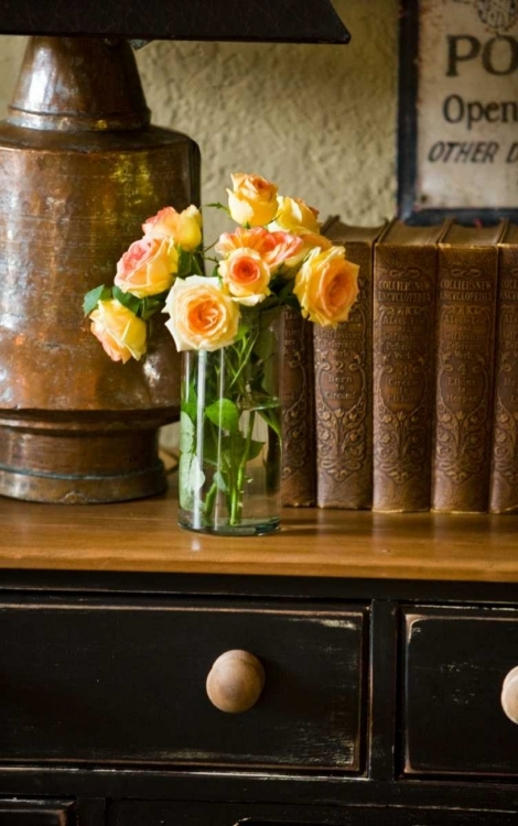 Picture of FLOWERS AND ANTIQUITIES I