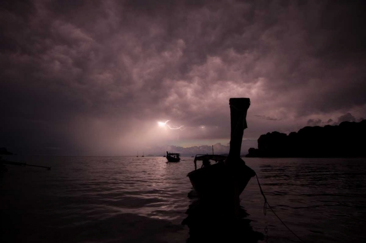 Picture of RAILAY BEACH LIGHTNING I