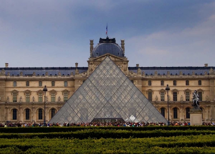 Picture of PYRAMID AT THE LOUVRE IV