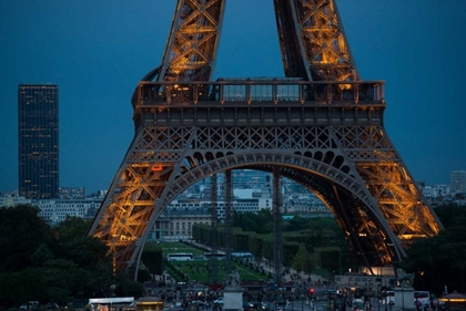 Picture of EIFFEL TOWER AT NIGHT V