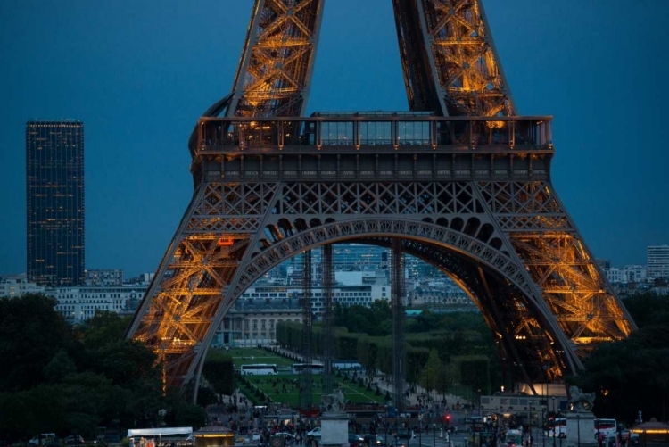 Picture of EIFFEL TOWER AT NIGHT V