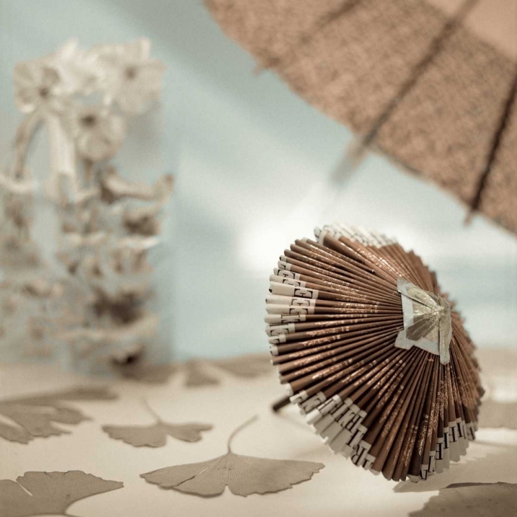 Picture of PARASOL AND GINGKO - 1