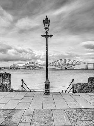 Picture of FORTH RAIL BRIDGE AND LAMP POST, SCOTLAND, FTBR-1812