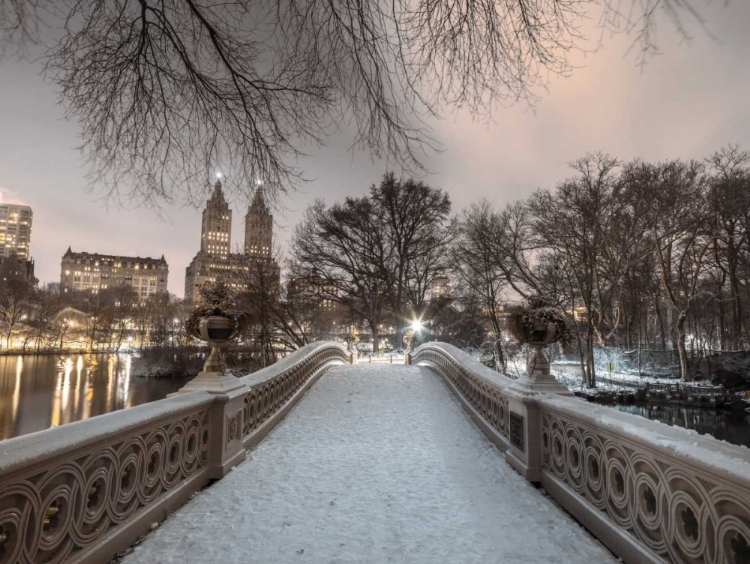 Picture of CENTRAL PARK BOW BRIDGE WITH MANHATTAN SKYLINE, NEW YORK, AF20160117-746