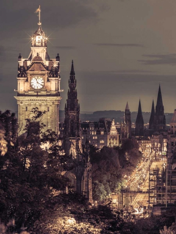 Picture of PRINCESS STREEN AND THE BALMORAL HOTEL AND NIGHT, EDINBRUGH, SCOTLAND