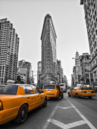 Picture of TRAFFIC IN FRONT OF FLATIRON BUILDING, MANHATTAN, NEW YORK