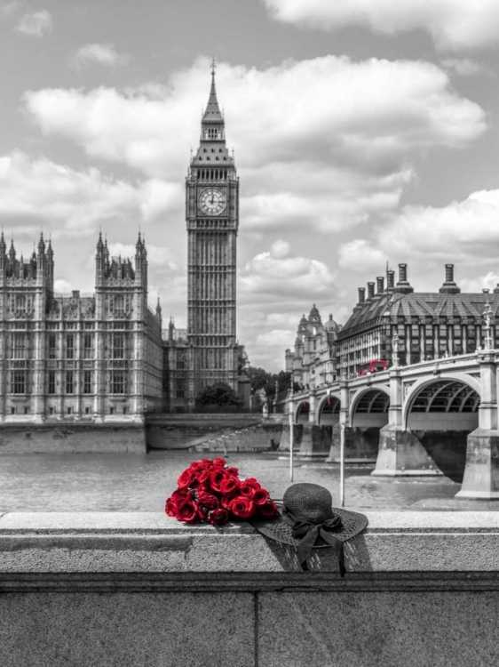 Picture of BUNCH OF ROSES AND HAT ON THAMES PROMENADE AGAISNT BIG BEN, LONDON, UK