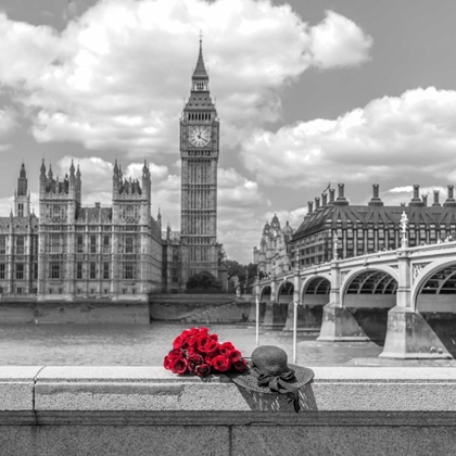 Picture of BUNCH OF ROSES AND HAT ON THAMES PROMENADE AGAISNT BIG BEN, LONDON, UK