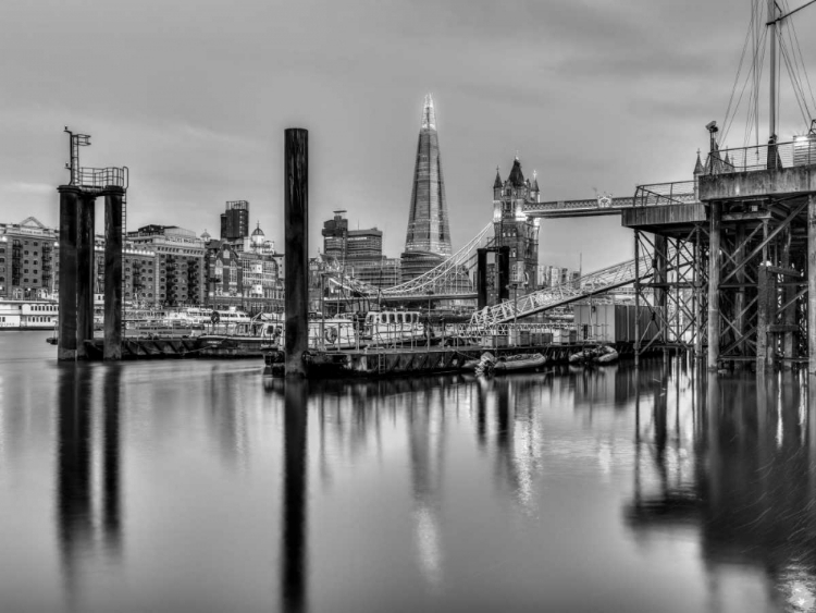 Picture of TOWER BRIDGE OVER RIVER THAMES IN LONDON, UK