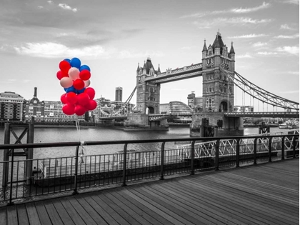 Picture of BALLOONS ON PROMENADE NEAR TOWER BRIDGE, LONDON, UK