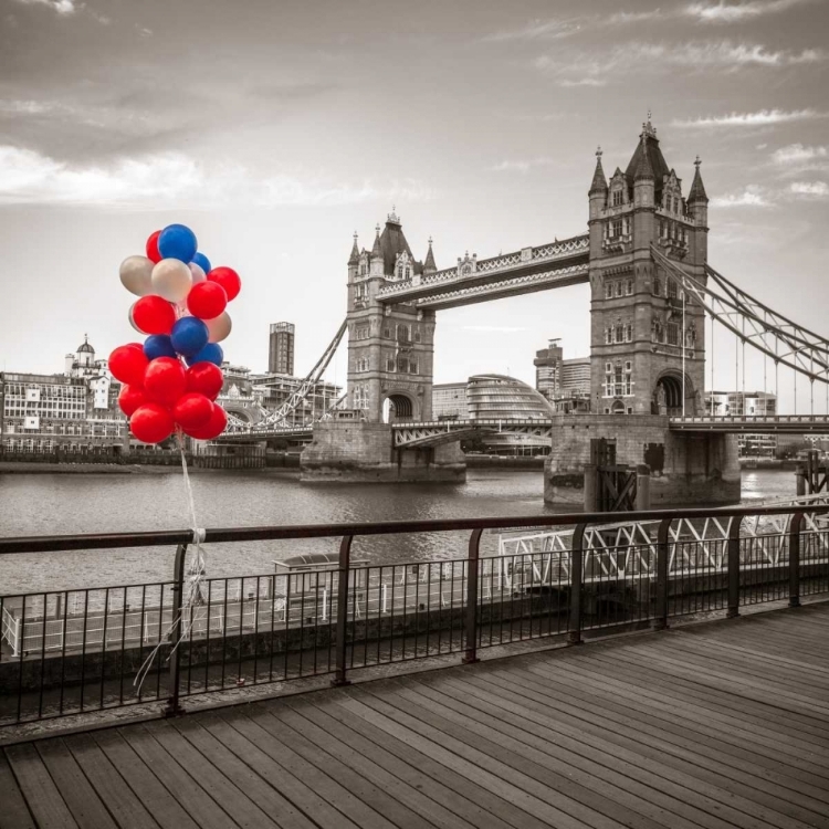 Picture of BALLOONS ON PROMENADE NEAR TOWER BRIDGE, LONDON, UK