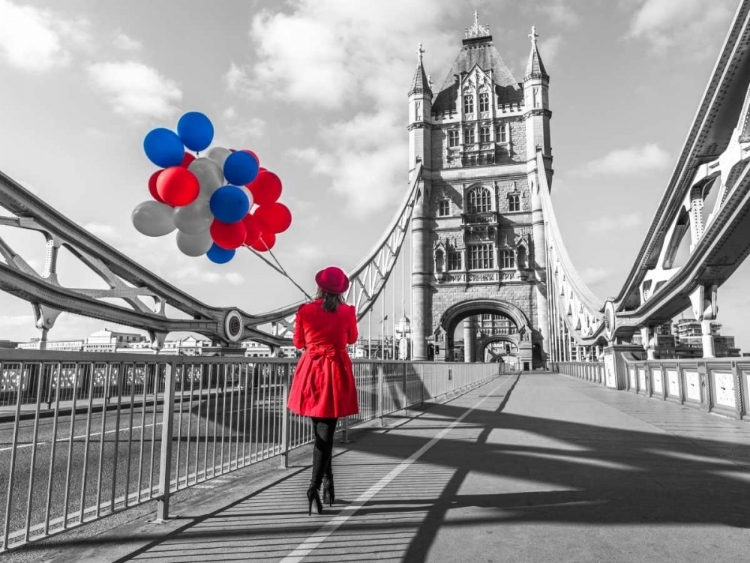 Picture of TOURIST WITH COLORFUL BALLOONS ON TOWER BRIDGE, LONDON, UK