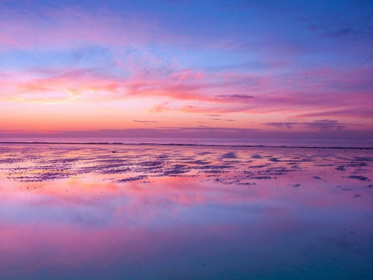 Picture of SUNRISE AT BEACH, LITTLEHAMPTON ENGLAND