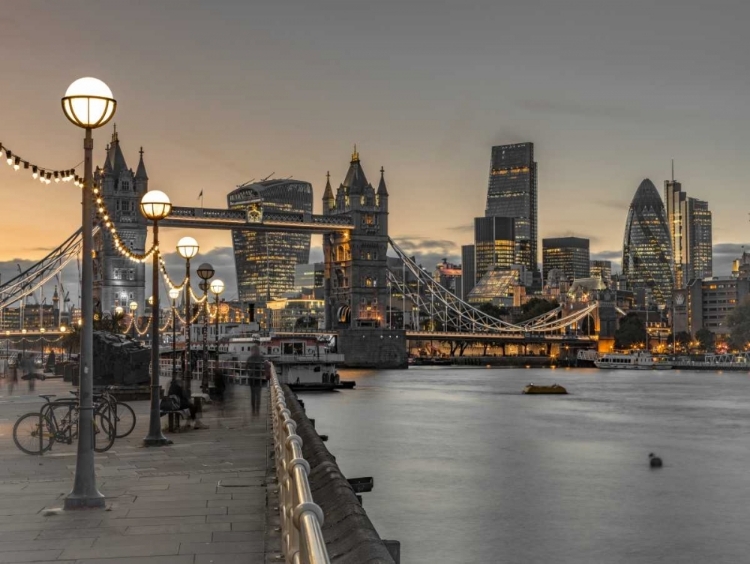 Picture of LONDON RIVERSIDE PROMENADE WITH TOWER BRIDGE