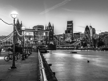 Picture of LONDON RIVERSIDE PROMENADE WITH TOWER BRIDGE