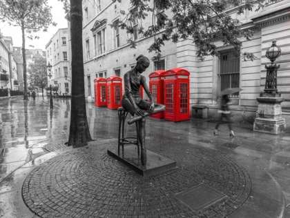 Picture of STATUE ON LONDON CITY STREET