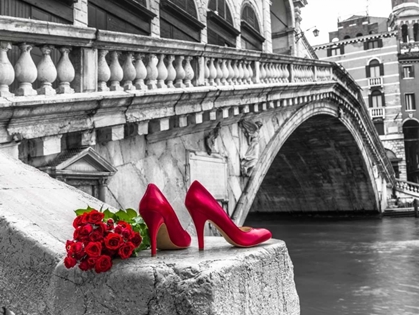 Picture of BUNCH OF RED ROSES AND RED HIGH HEEL SHOES, RIALTO BRIDGE, VENICE, ITALY