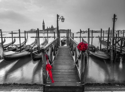 Picture of UMBRELLA IN DOGES PALACE ARCHWAY, VENICE, ITALY