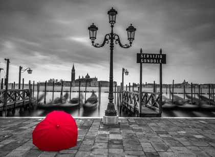 Picture of HEART SHAPED UMBRELLA NEXT TO LAMP POST AT GONDOLA HIRING POINT, VENICE, ITALY