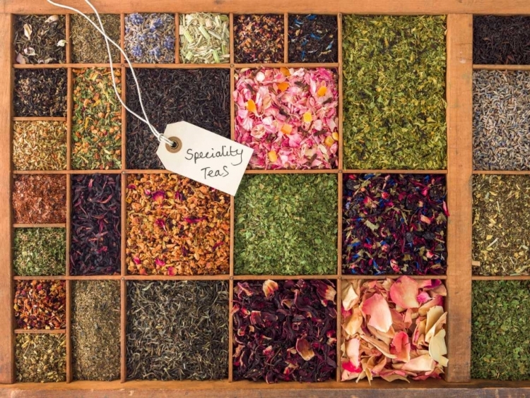 Picture of VARIETIES OF TEA IN A WOODEN BOX