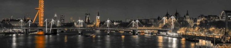 Picture of PANORAMIC VIEW OF LONDON SKYLINE OVER RIVER THAMES