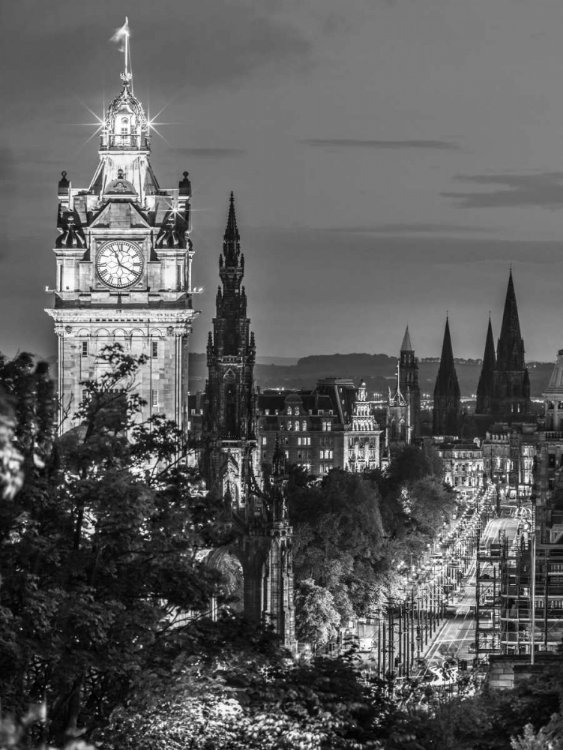 Picture of PRINCESS STREEN AND THE BALMORAL HOTEL AND NIGHT, EDINBRUGH, SCOTLAND, FTBR-1800