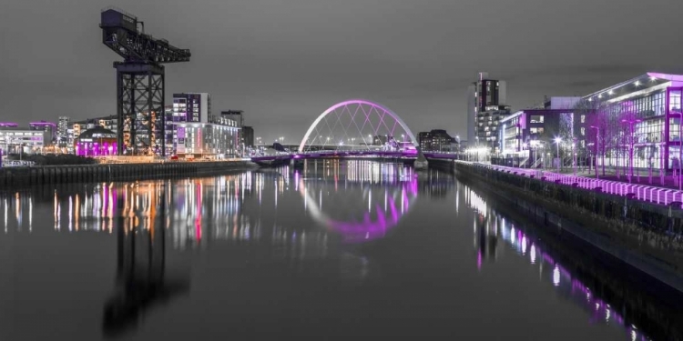 Picture of VIEW ALONG THE RIVER CLYDE AT NIGHT, GLASGOW