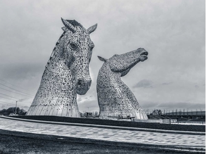 Picture of THE KELPIES HORSE STATUE AT THE HELIX PARK IN FALKIRK , SCOTLAND