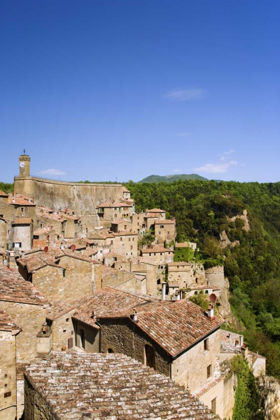 Picture of ITALY, SORANO MEDIEVAL HILL TOWN ON A CLIFFSIDE