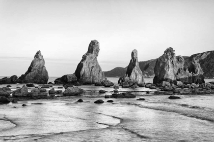 Picture of JAPAN, KUSHIMOTO HASHIGUI-IWA ROCKS ON THE SHORE