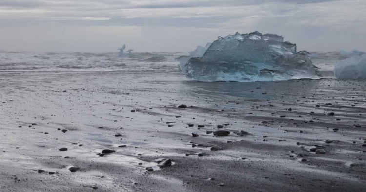 Picture of ICELAND ICEBERG PIECES FROM JOKULSARLON LAGOON