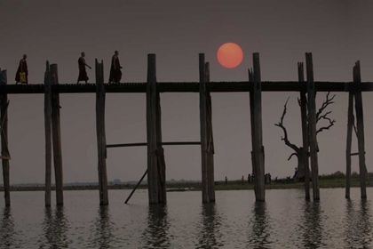 Picture of MYANMAR, AMARAPURA MONKS CROSSING U BEIN BRIDGE