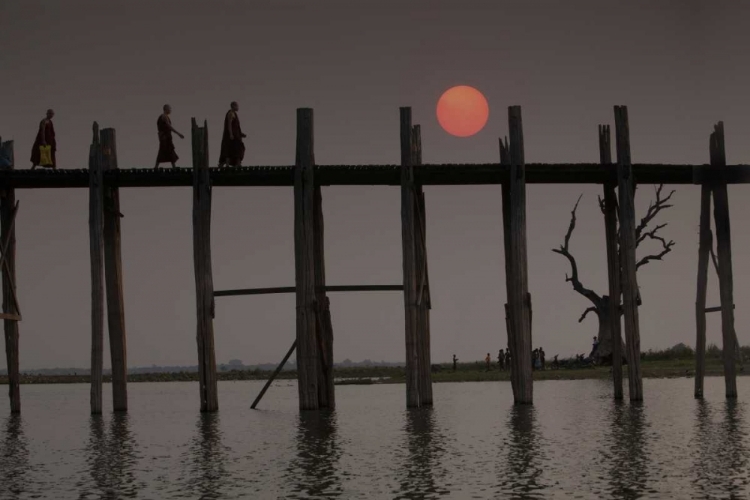 Picture of MYANMAR, AMARAPURA MONKS CROSSING U BEIN BRIDGE