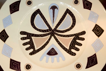 Picture of FRENCH POLYNESIA, SOCIETY ISL DESIGNS ON A PLATE