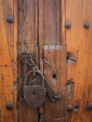 Picture of MEXICO PADLOCK ON WOODEN DOOR