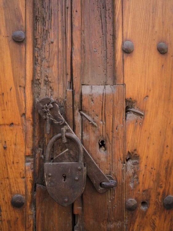 Picture of MEXICO PADLOCK ON WOODEN DOOR