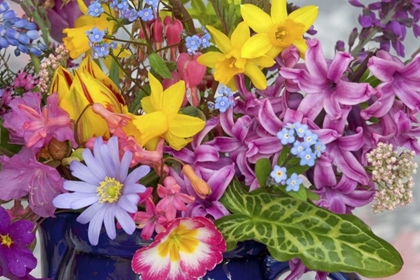 Picture of CLOSE-UP OF SPRING FLOWER ARRANGEMENT