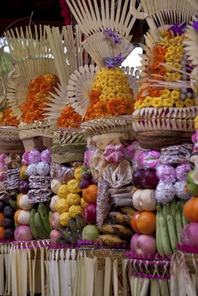 Picture of INDONESIA, OFFERINGS AT PURA SAMUAN TIGA TEMPLE