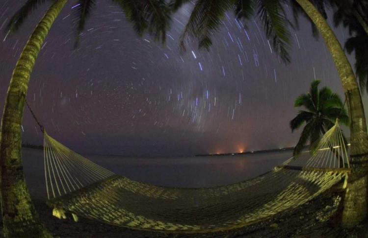 Picture of COOK ISLANDS, AITUTAKI NIGHT SKY IN THE TROPICS