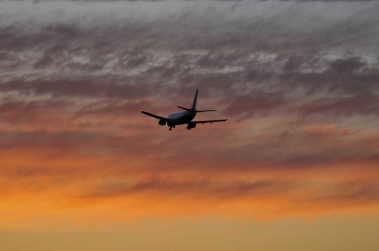 Picture of OR, PORTLAND AIRPLANE APPROACHING LANDING