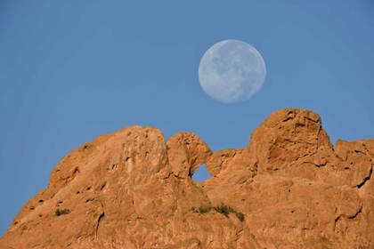 Picture of CO, COLORADO SPRINGS MOON SETS BEHIND FORMATIONS