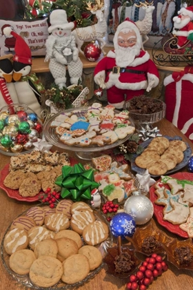 Picture of CO, WOODLAND PARK FESTIVE COOKIES DURING HOLIDAY
