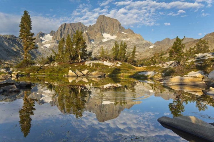 Picture of CALIFORNIA MOUNTAINS REFLECT IN GARNET LAKE