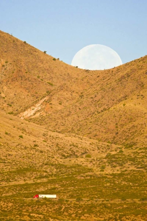 Picture of NEW MEXICO MOONSET OVE INTERSTATE 25
