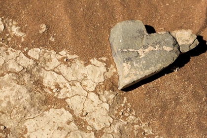 Picture of NAMIBIA, NAMIB-NAUKLUFT PARK HEART-SHAPED ROCK