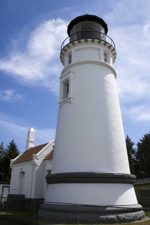 Picture of OREGON, WINCHESTER BAY UMPQUA RIVER LIGHTHOUSE