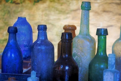 Picture of SC, CHARLESTON OLD BOTTLES FROM SLAVE QUARTERS