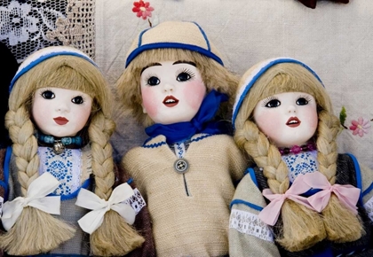 Picture of FINLAND, HELSINKI DOLLS AT AN OUTDOOR MARKET