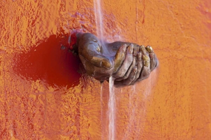 Picture of MEXICO FOUNTAIN OF WATER IN CUPPED HANDS