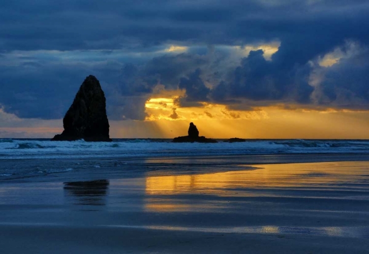 Picture of OREGON, CANNON BEACH SUNSET ON NEEDLES SEASTACK